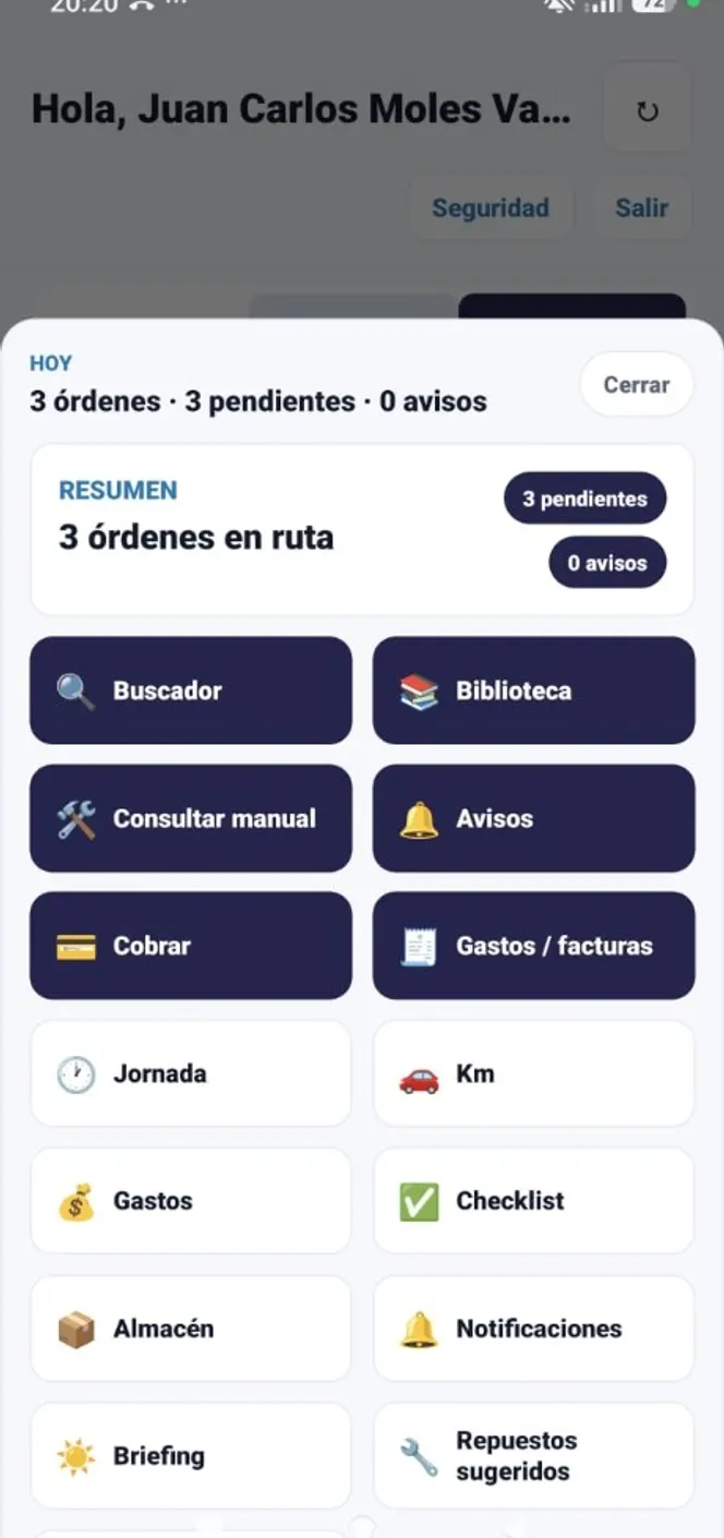 Menú de la app del técnico con buscador, manuales, cobrar, gastos, jornada, km, checklist, almacén y briefing